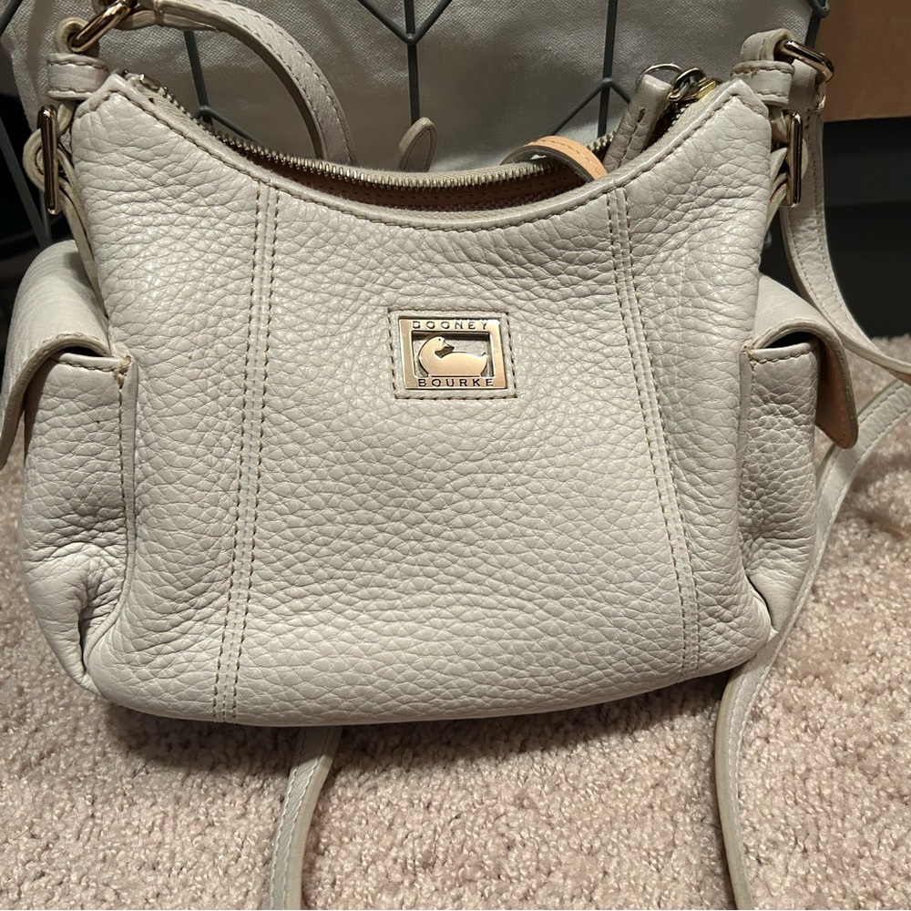 Vintage Dooney and Bourke White Crossbody